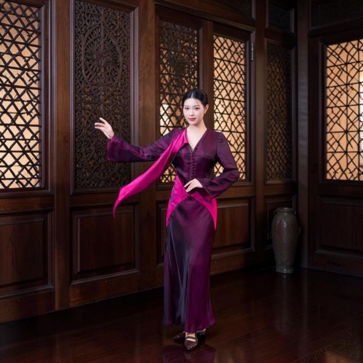 Đầm búp sen thêu đỏ mận F